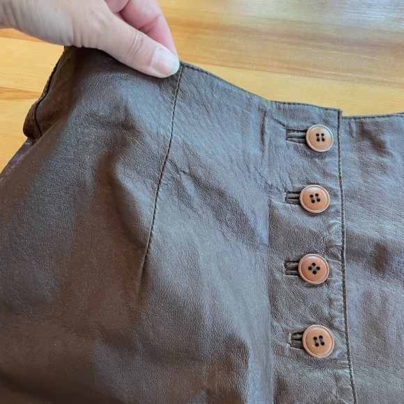 Vintage brown leather mini skirt with button front, Sz S, Newport News - Picture 9 of 11